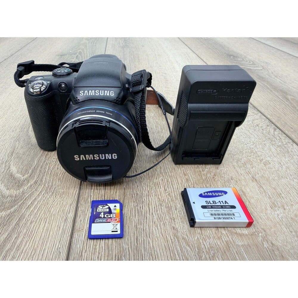 Samsung HZ50W Digital Cam 14MP/Schneider 24-52mm (26X) Zoom/F2.8/Battery/Charger